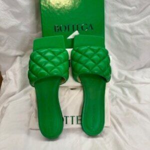 Bottega Veneta Leather Size 38 Green Leather Slides.